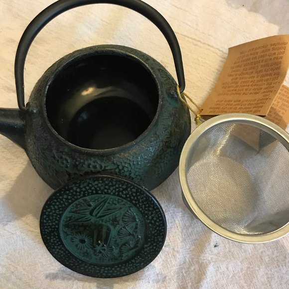 Mini Cast Iron Tetsubin ornate personal tea kettle - Picture 9 of 13